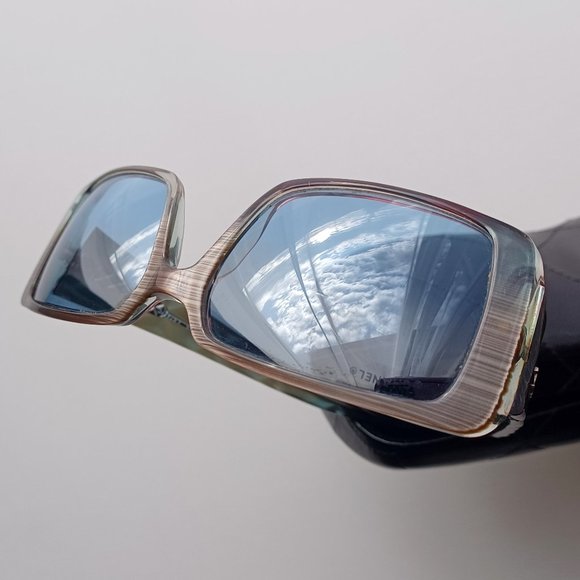 CHANEL 5045 Quilted Sunglasses with CC Logo - Picture 2 of 15